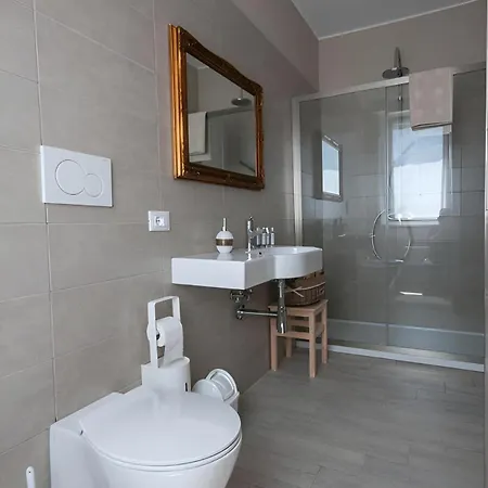 Scaletta - Stanze Con Bagno Privato E Wifi A Pochi Passi Dal Duomo Mirandola