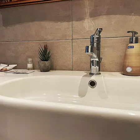 Scaletta - Stanze Con Bagno Privato E Wifi A Pochi Passi Dal Duomo Gæstehus Mirandola