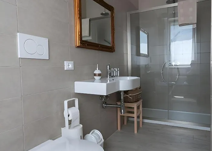 Scaletta - Stanze Con Bagno Privato E Wifi A Pochi Passi Dal Duomo Mirandola